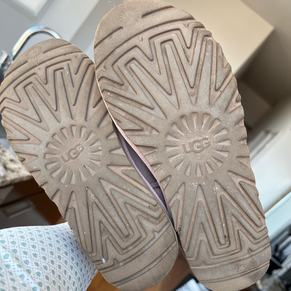 Pink uggs - Picture 5 of 5